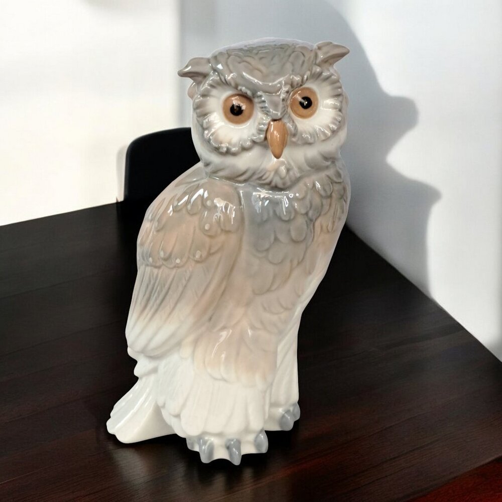 Nao 1979 Barn Owl Figure division of Lladro 7" high gloss finish Gray & White